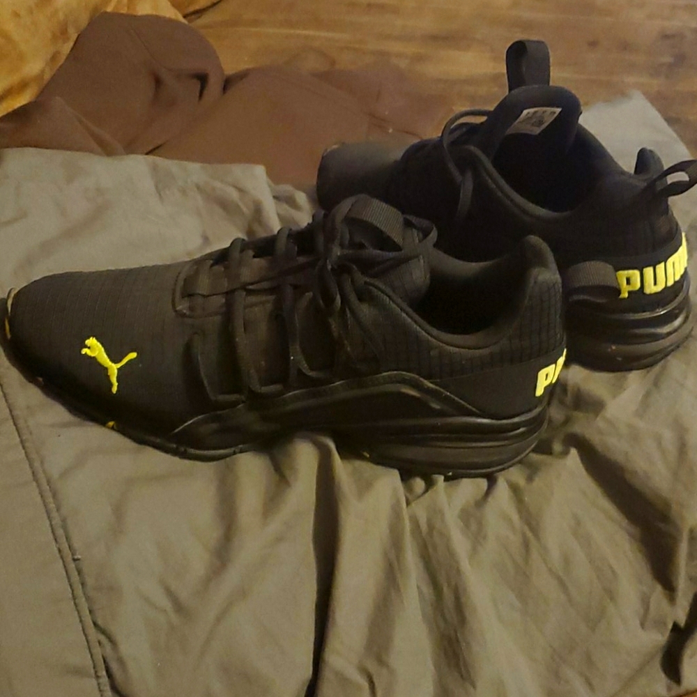 Size 7 men's shoes